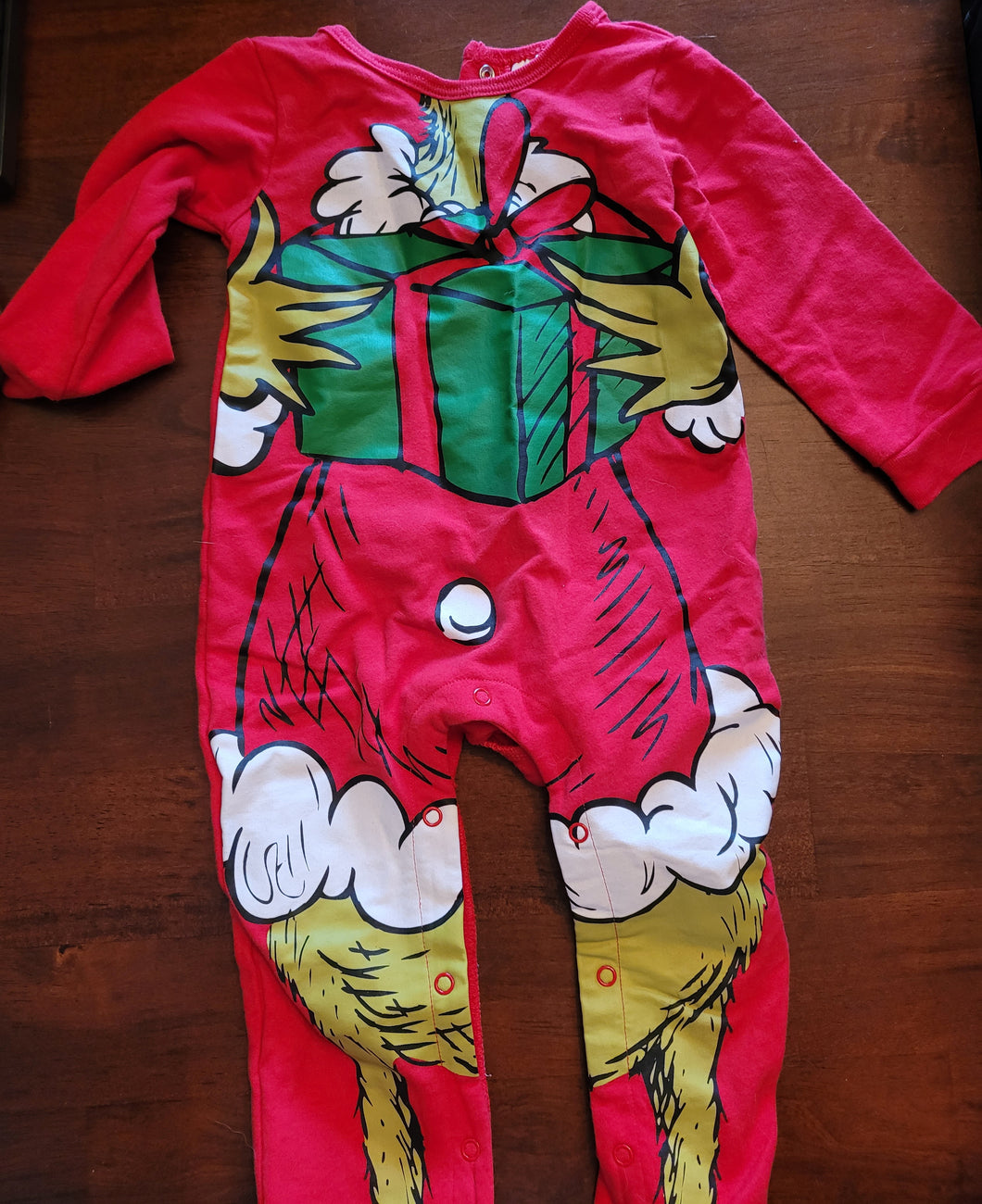 The Grinch holding gift Outfit - size 18 Months