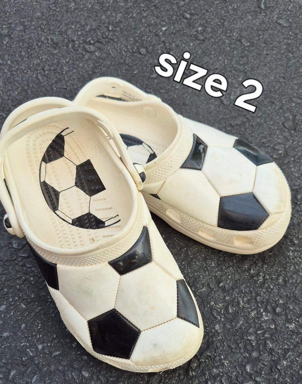 Soccer Crocs size 2 girl or boy - size Shoes-youth  2