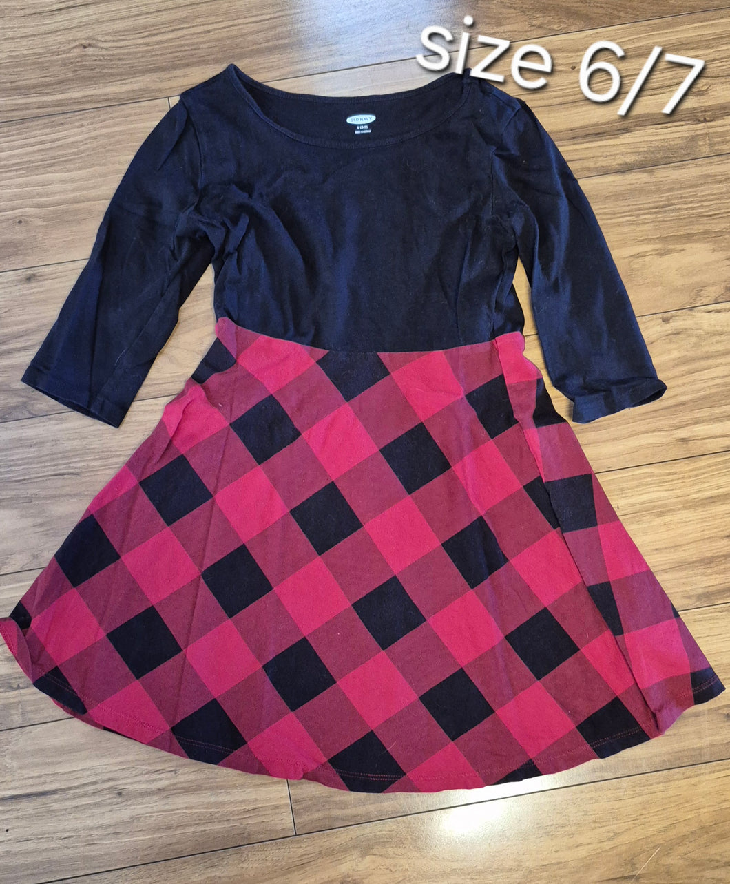 plaid dress sz 6/7 black top - plaid bottom - size Kids 6