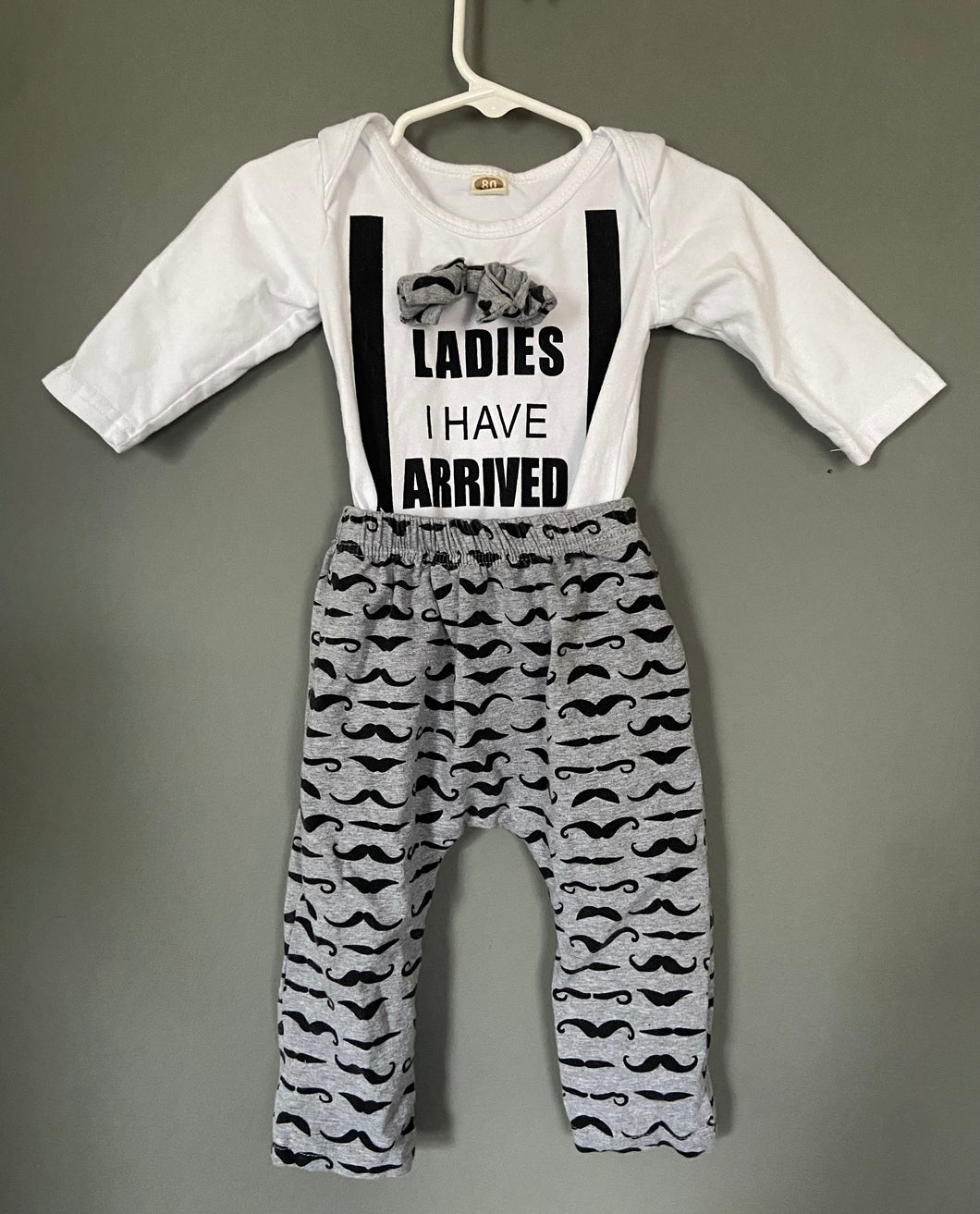 2 piece outfit, 0-3M  - size 0-3 Months