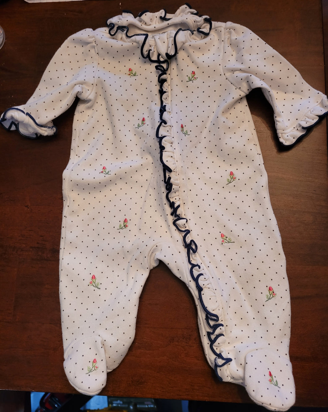 White with dots & flower Sleeper - size Newborn