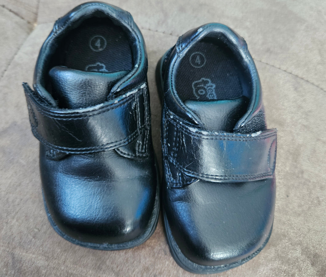 Black dress shoes - size Shoes-Toddler 4