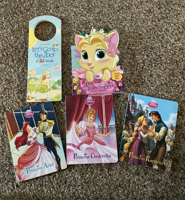 5 board books 4 Disney, 1 zoo