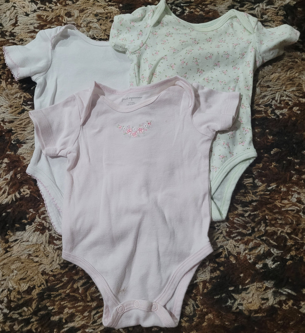 3 oneises White, pink flower - size 0-3 Months