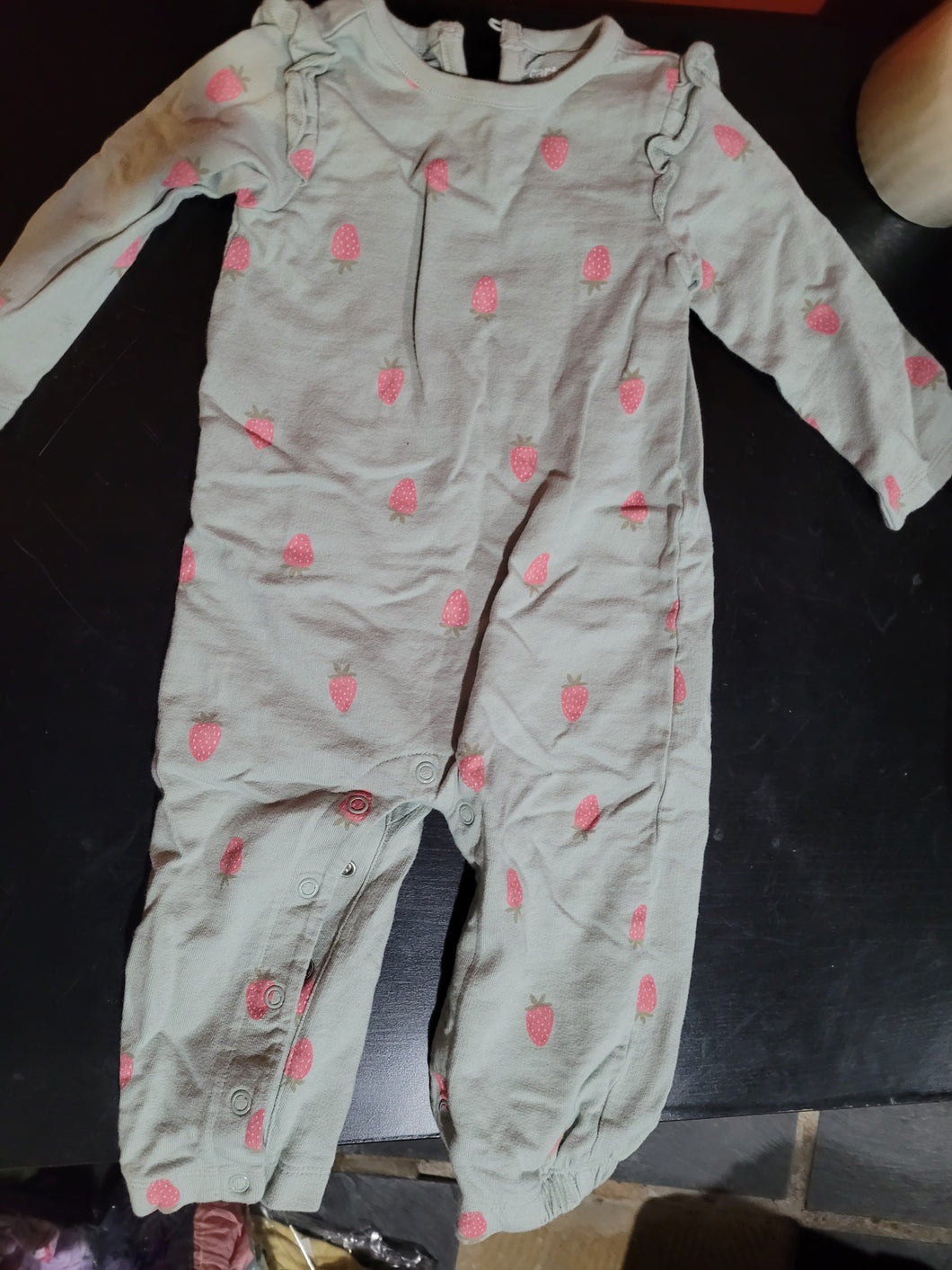 Strawberries ramper - size 12 Months