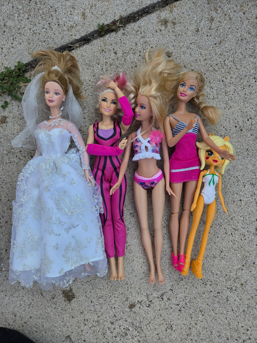 Lot1 of dolls