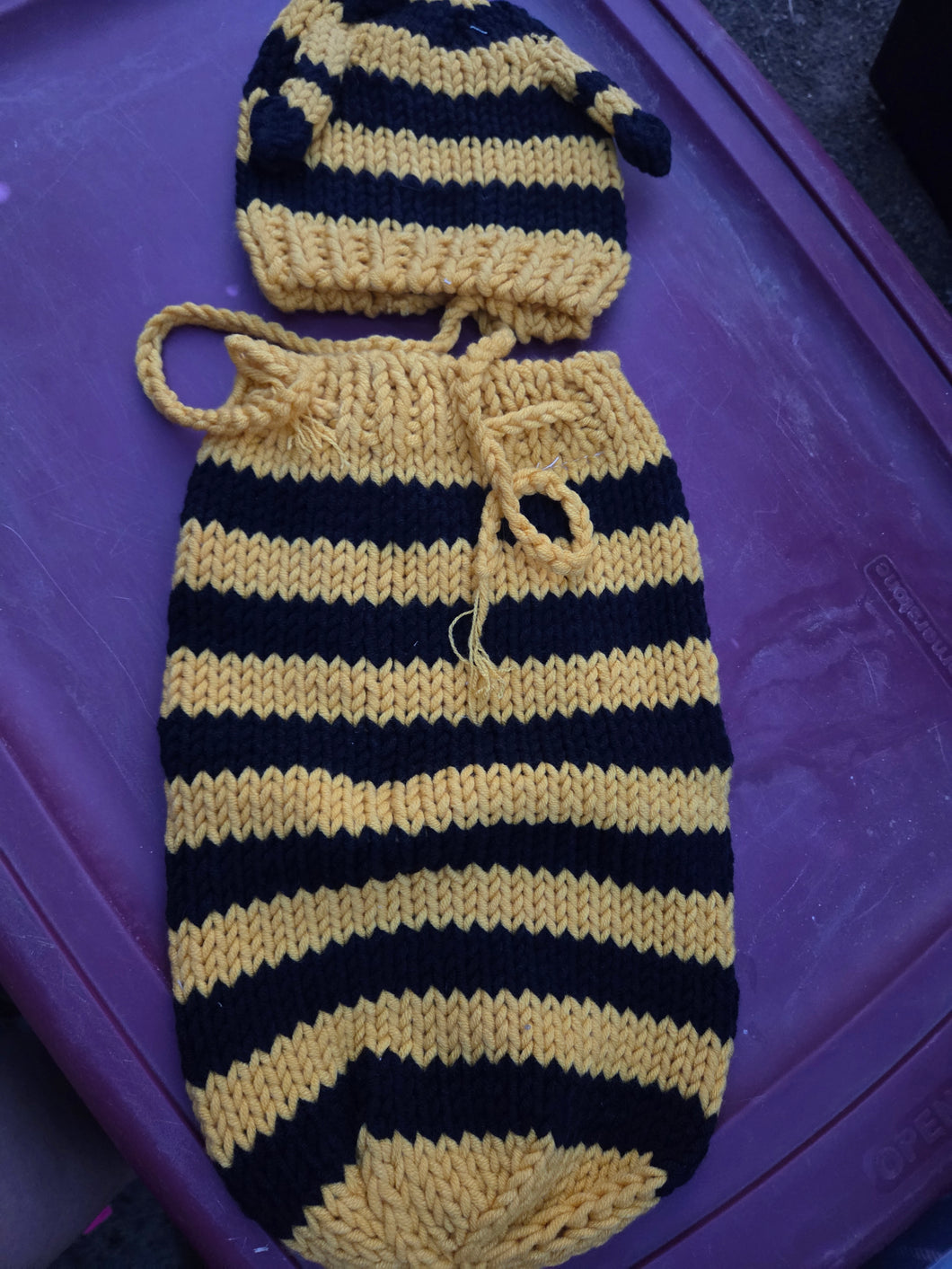 Bee costume for ?? - size Newborn