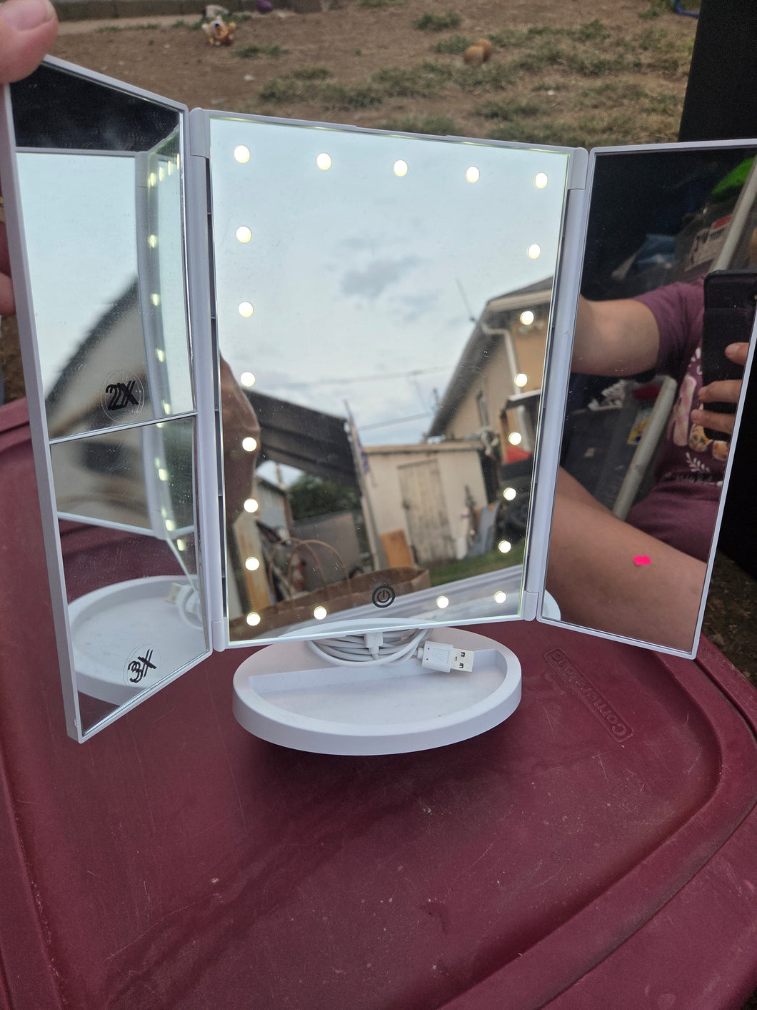 Chargeable mirror
