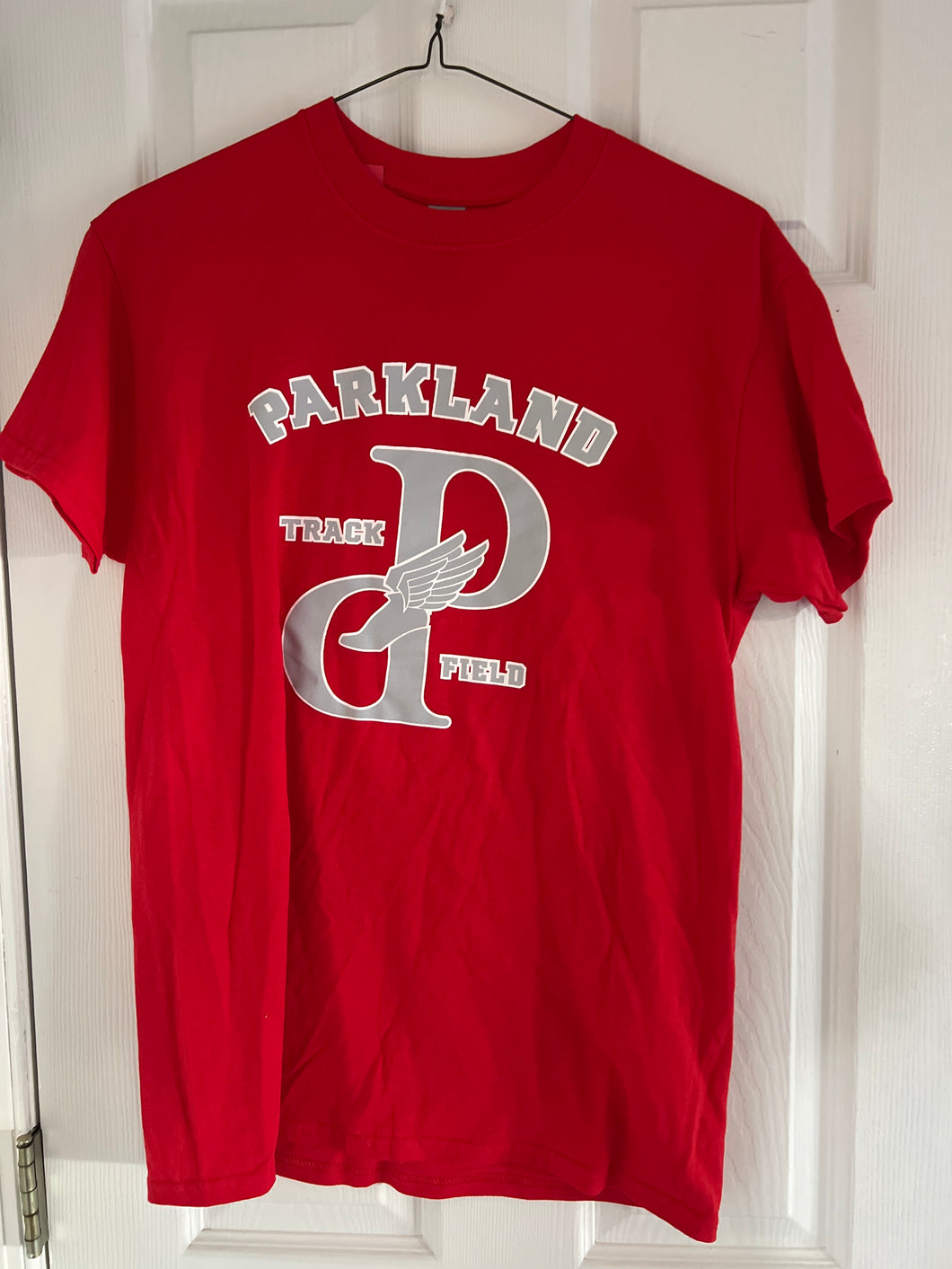 GILDAN TSHIRT - RED PARKLAND TRACK & FIELD - size Mens L