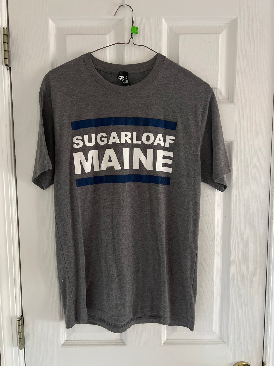 DISTRICT T-SHIRT - GRAY SUGARLOAF MAINE - size Women M (8-10)