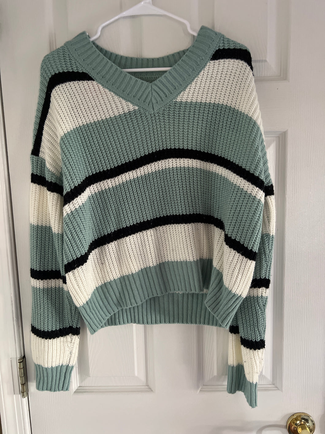 MOON & MADISON SWEATER GREEN/WHITE/BLACK STRIPE - size Junior Girls M (7-9)