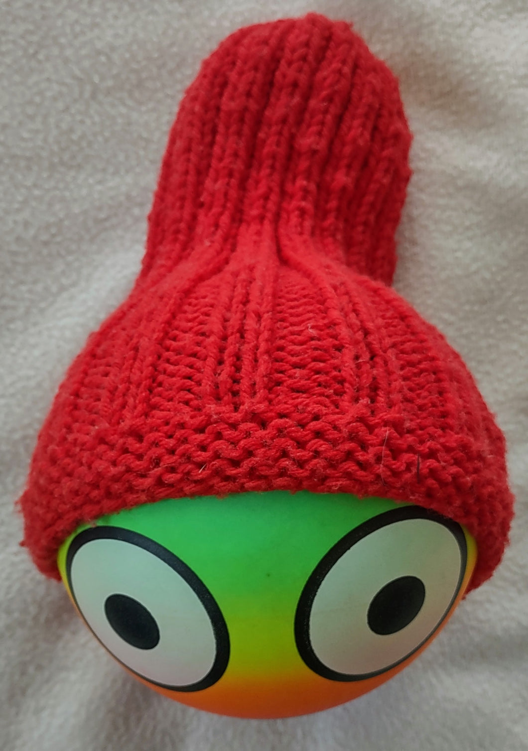 4-6yo hand knitted hat. Red.