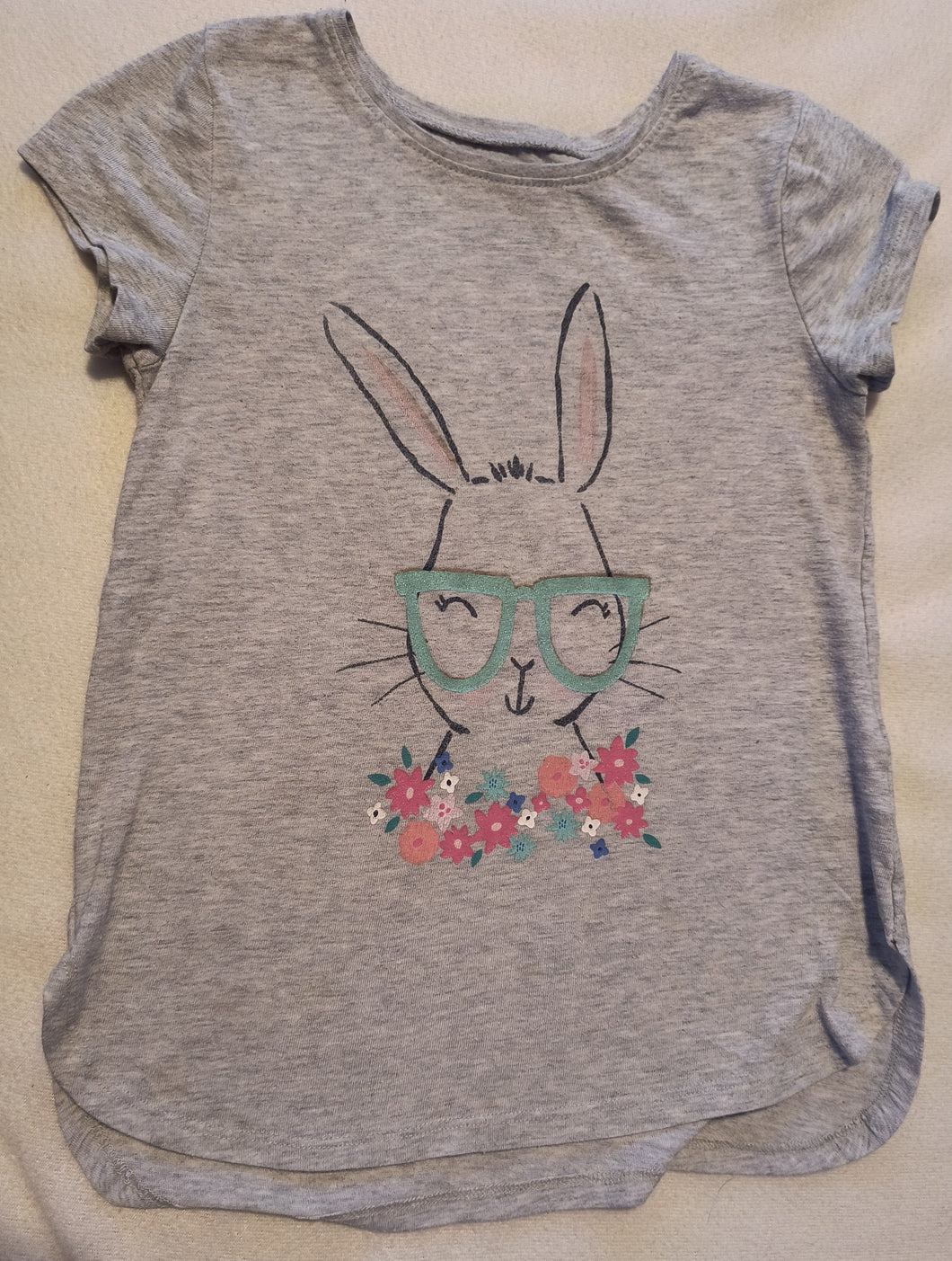Jumping Beans SS tee Gray w/bunny, flowers - size Kids 6