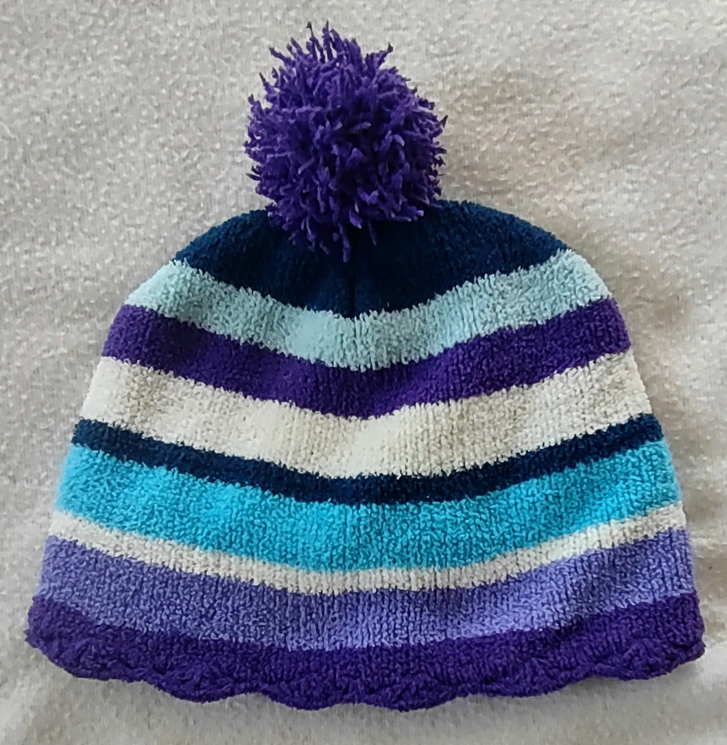 Place 4-7 yo winter hat. Purple/white/blue s