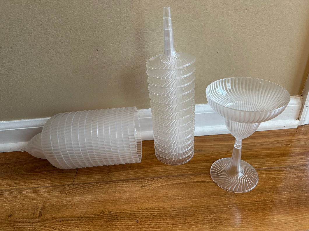 15 Plastic party glasses with pedestal