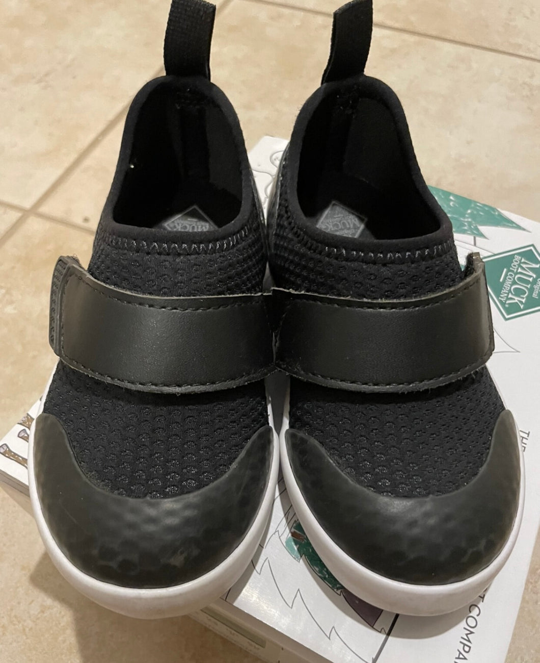 Muck boot shoe black Velcro strap - size Shoes-toddler 9