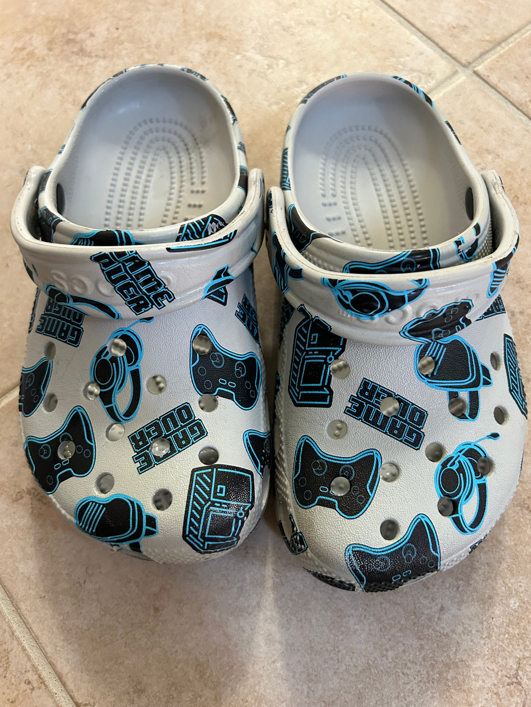 Game over croc - size Shoes-youth  1