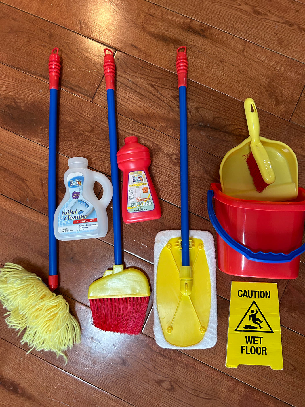 9 pc toy cleaning set