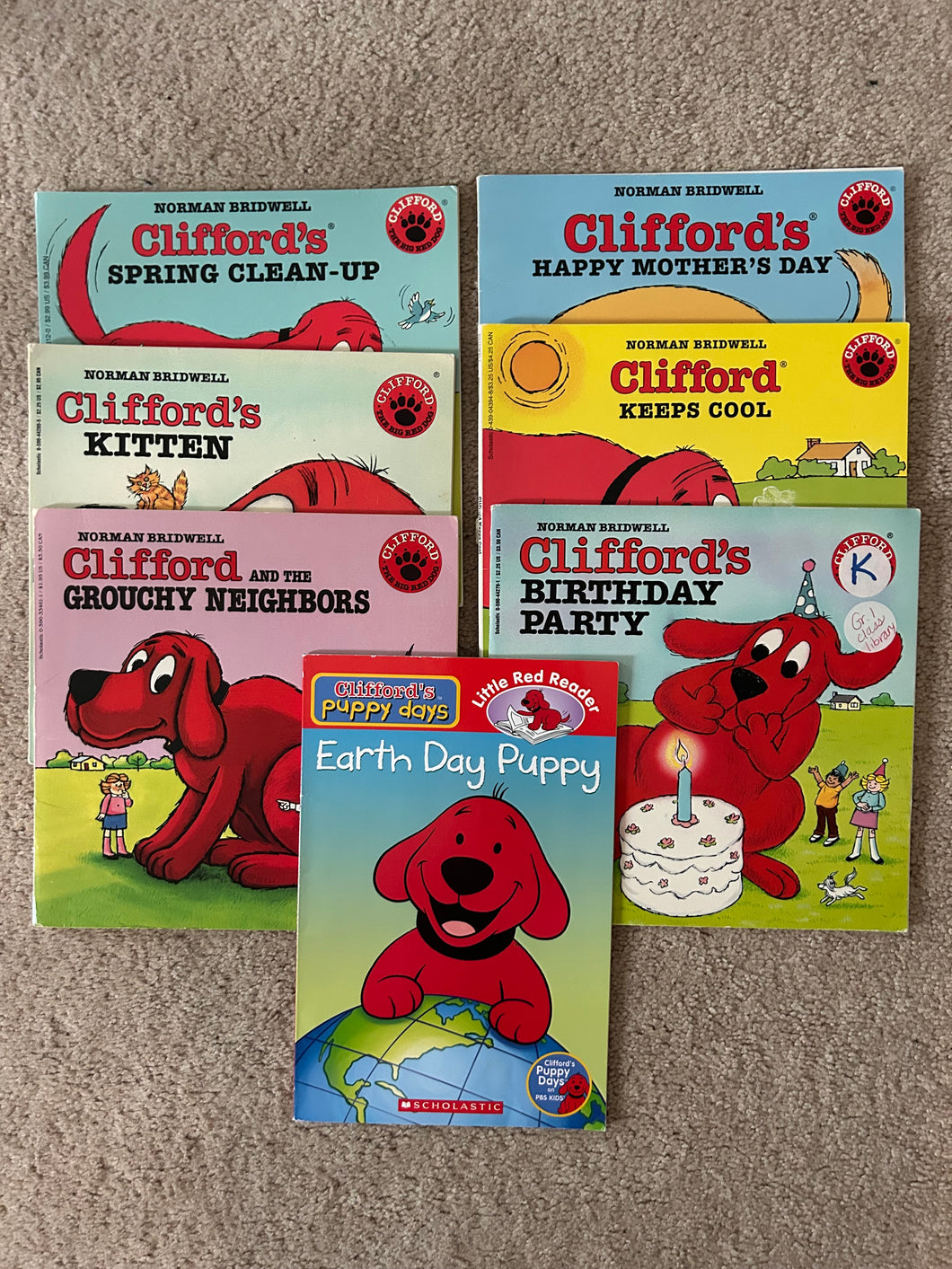 Clifford the big red dog Set of 7 books