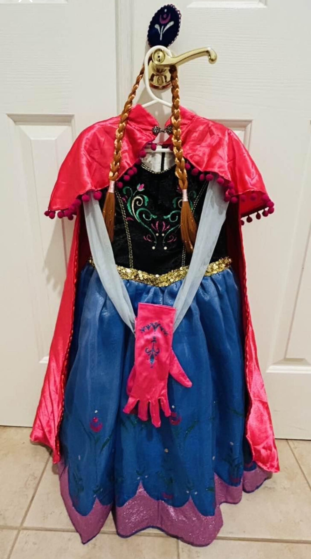 Anna costume size 120 Includes cape, gloves, - size Kids 6