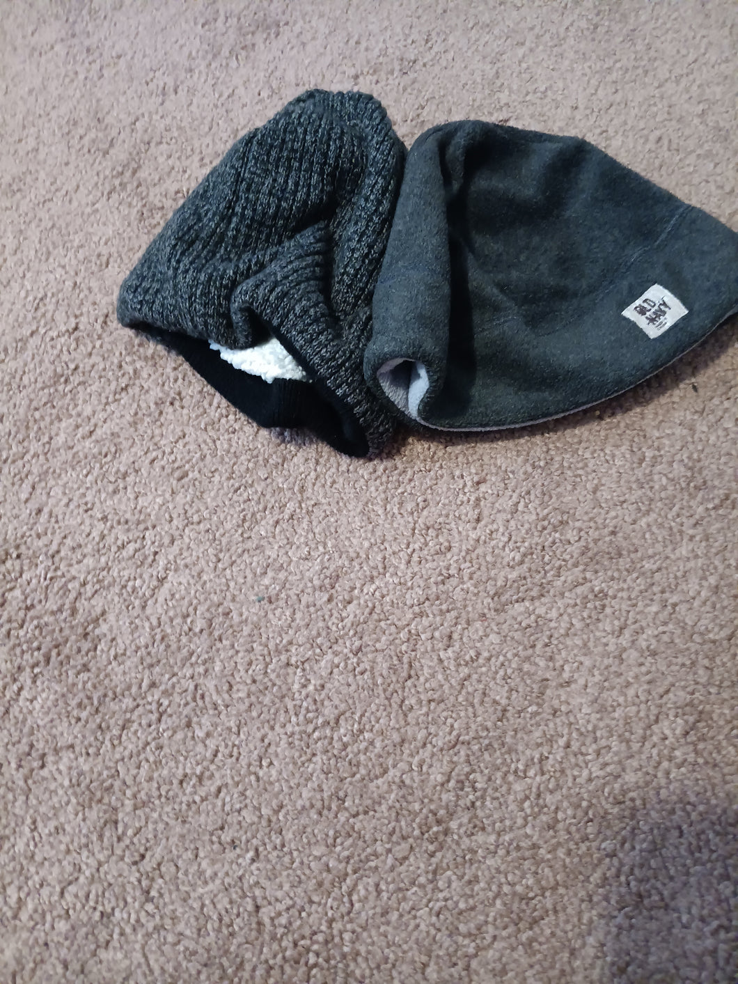 2 hats Old navy and fleece line