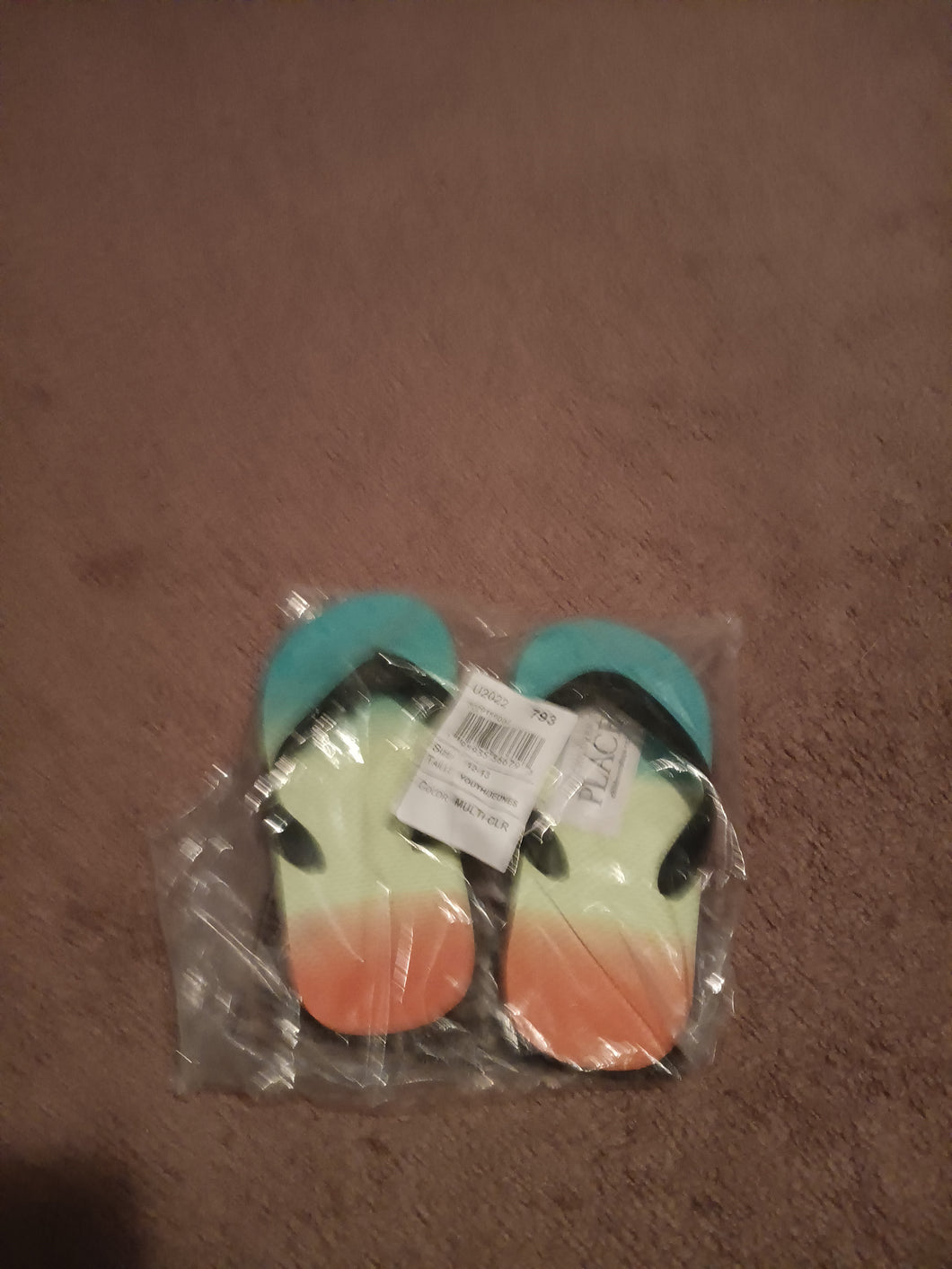 New flip flops 12/13 Childrens place rainbow - size Shoes-youth   12