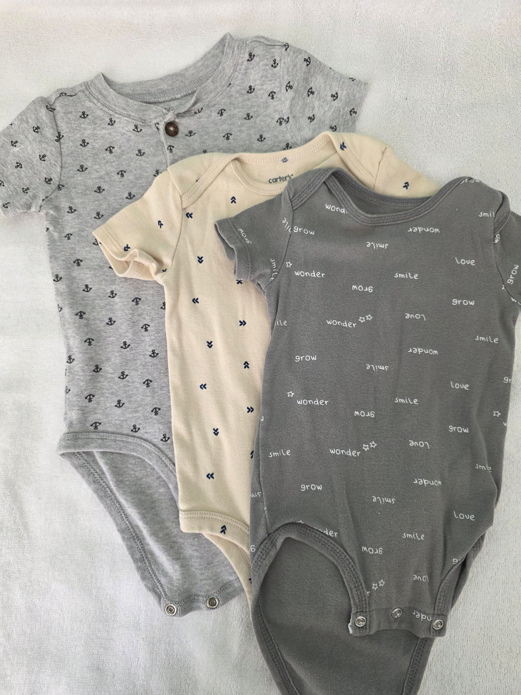 3 Onesies- Carter's bran - size 12 Months