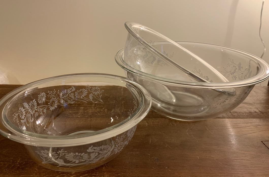 Vintage Pyrex mix bowls Colonial Mist set 3