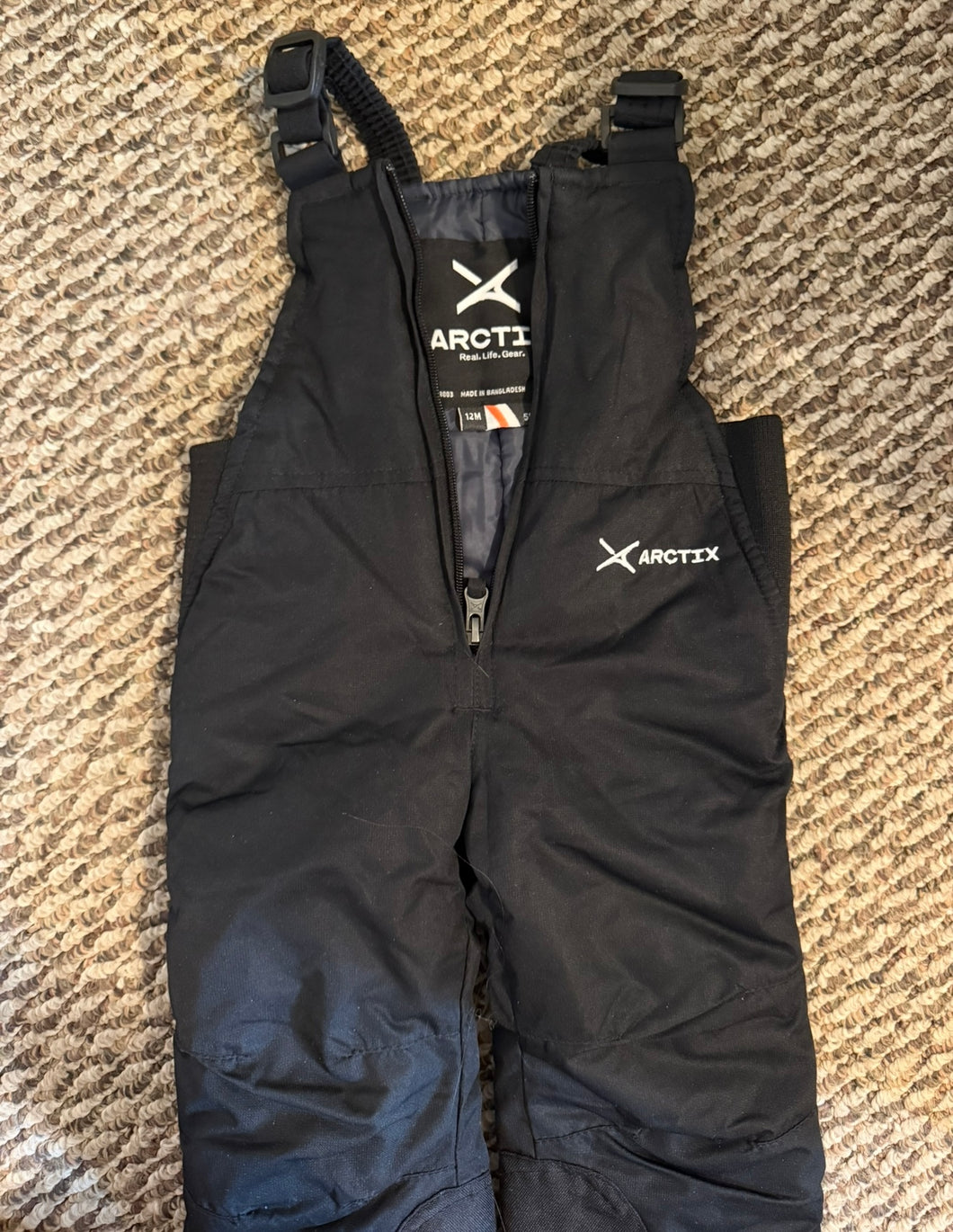 Brand new snow suit - size 12 Months