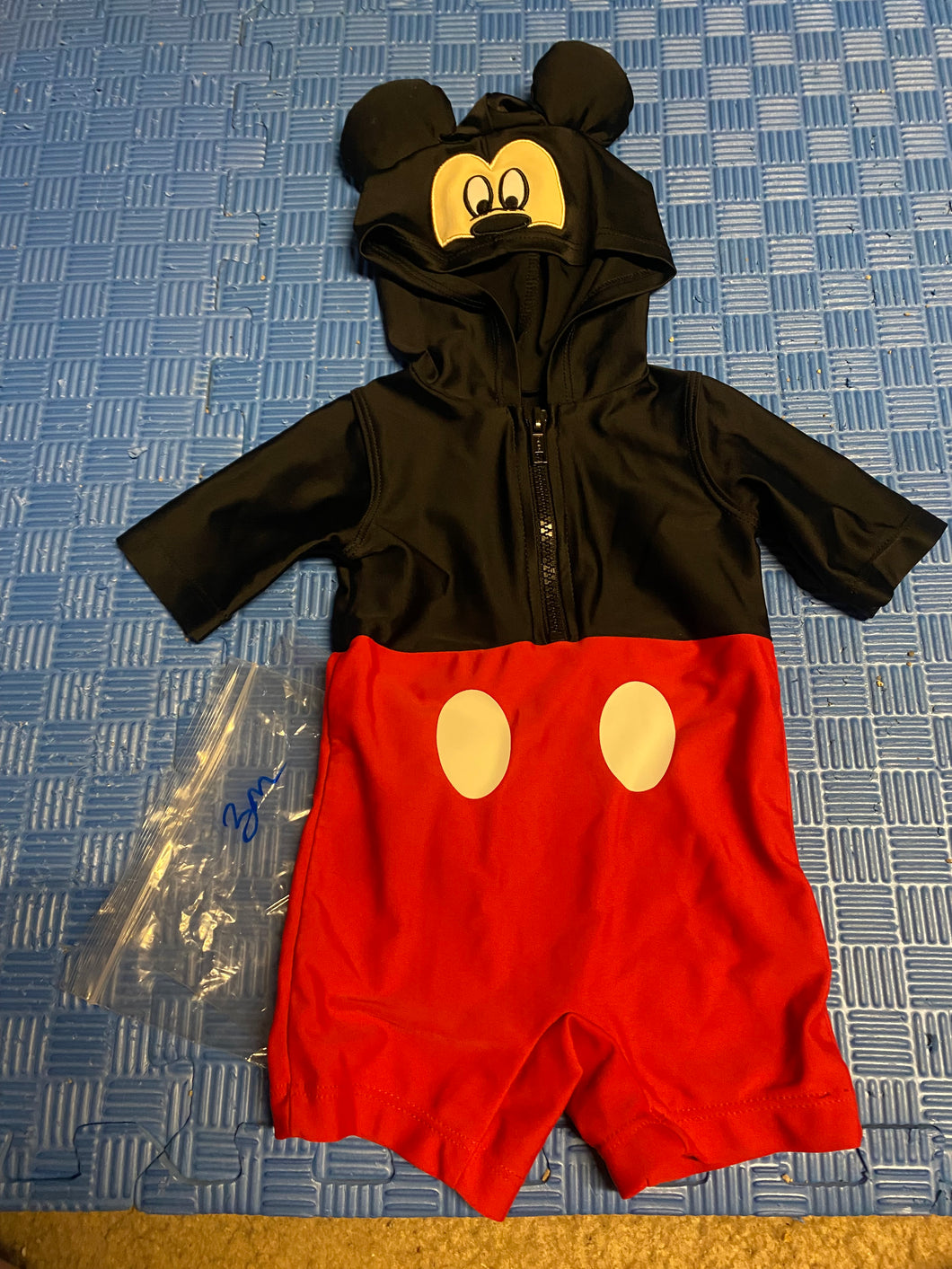 mickey mouse suit - size Newborn