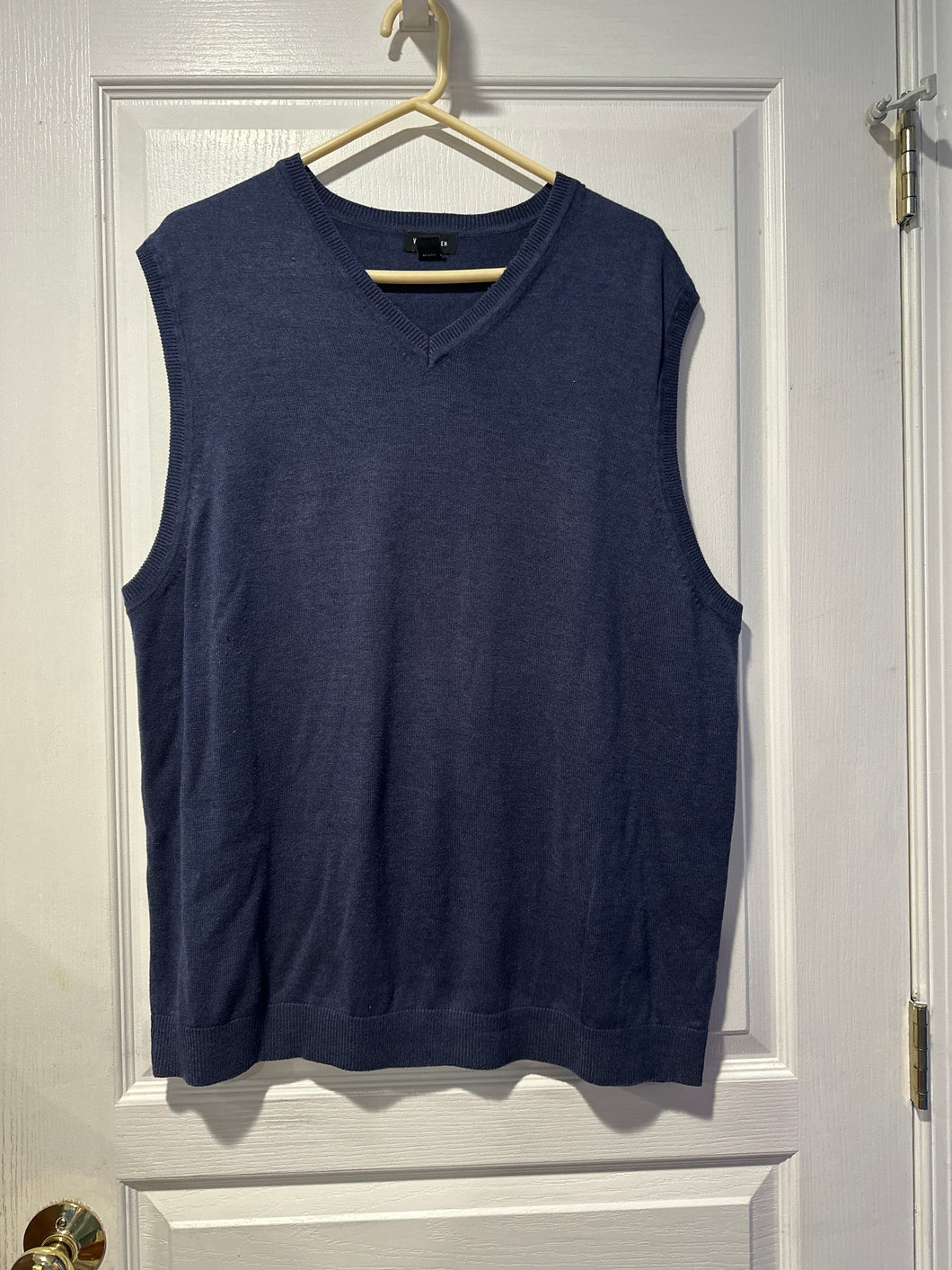 Van Heusen navy vest V neck - size Mens XL