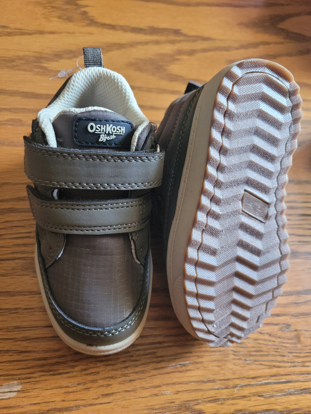 BNWT Osh Kosh army green High top w/2 velcro - size Shoes-toddler 5