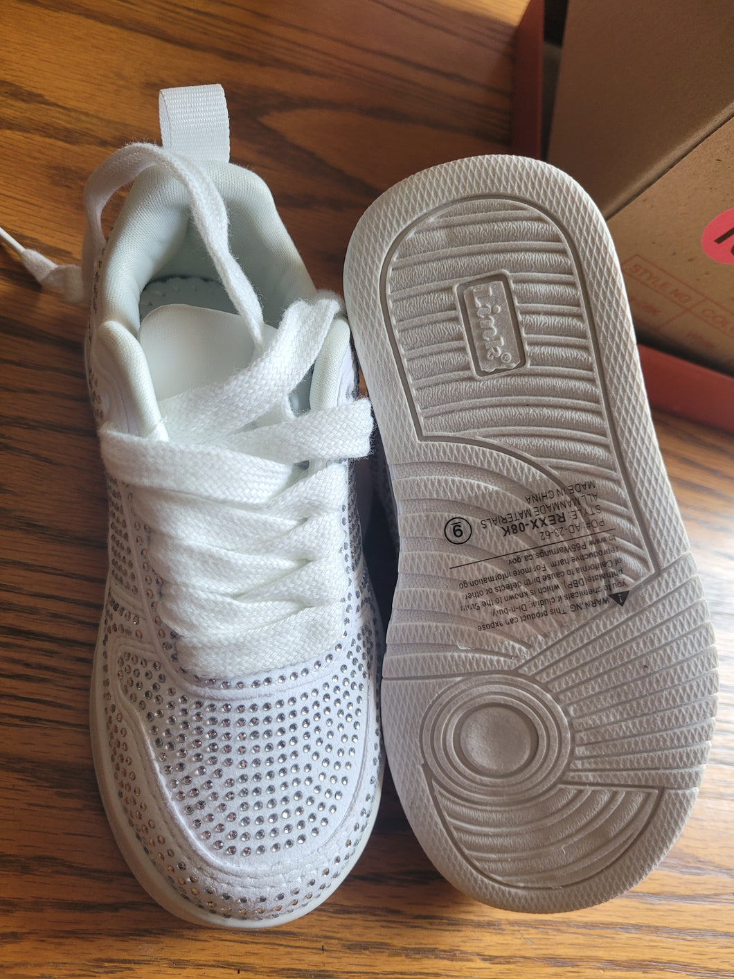 BNIB-Link WhIte W/ Sparkles tie sneakers - size Shoes-toddler 9