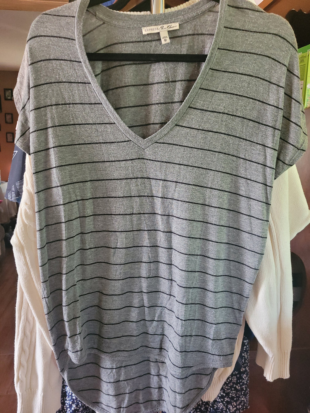 Express S/S Shirt Grey w/blue horizontal - size Women XS (0-2)