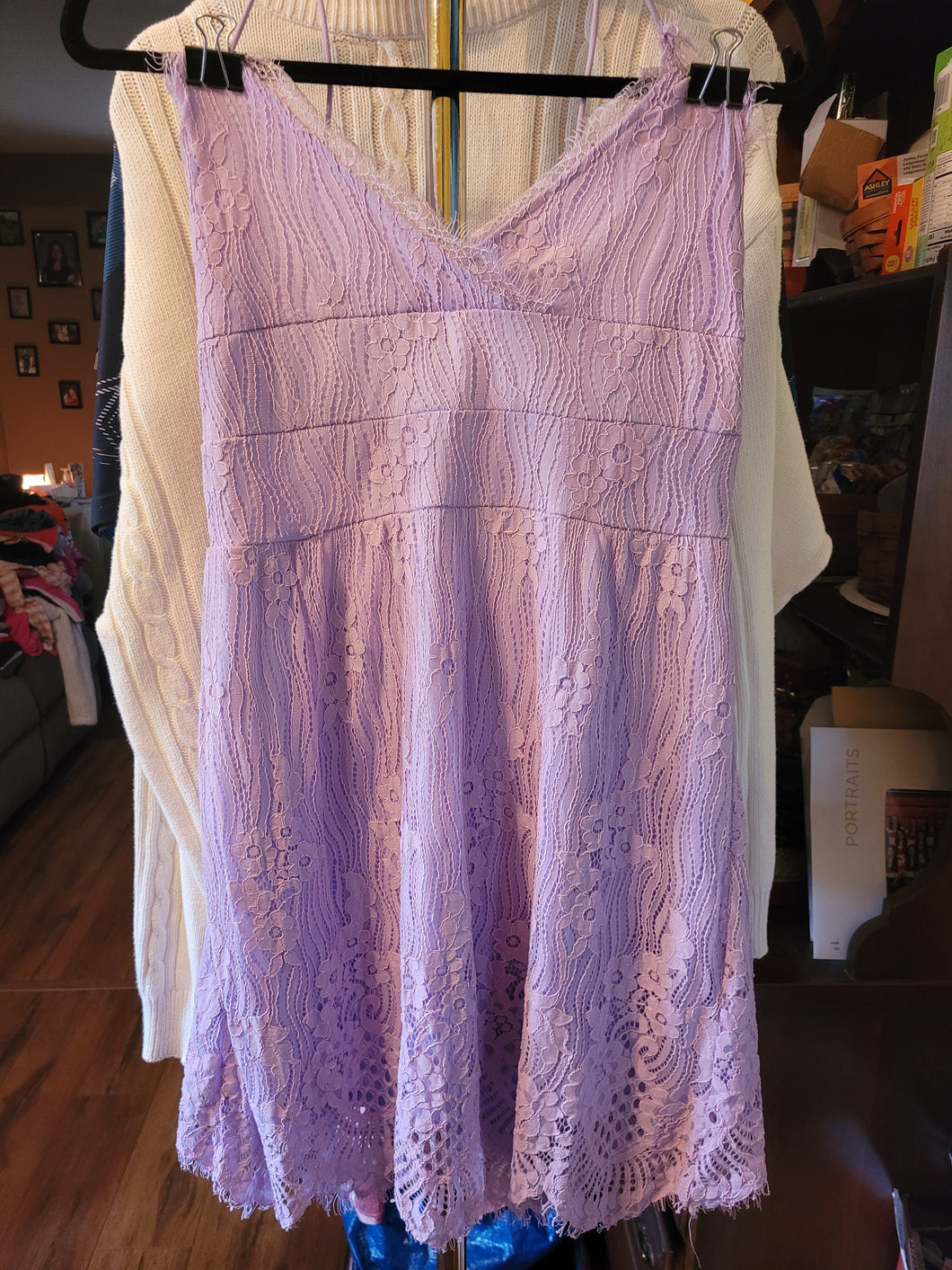 Lavender V neck lace Dress-open back to waist - size Women XL (14)