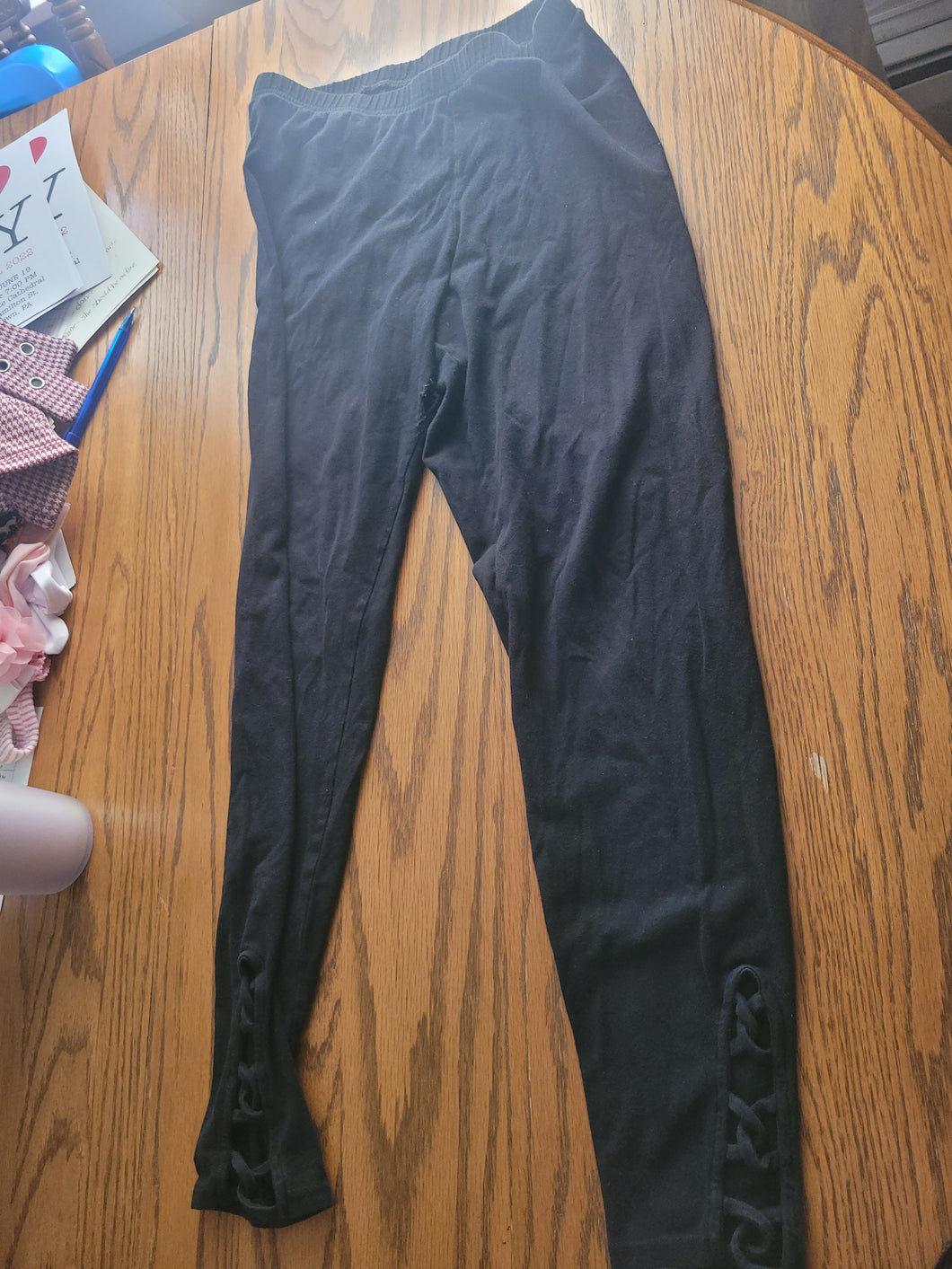Old Navy Black Leggings W/bottom cross legs - size Women L (12)