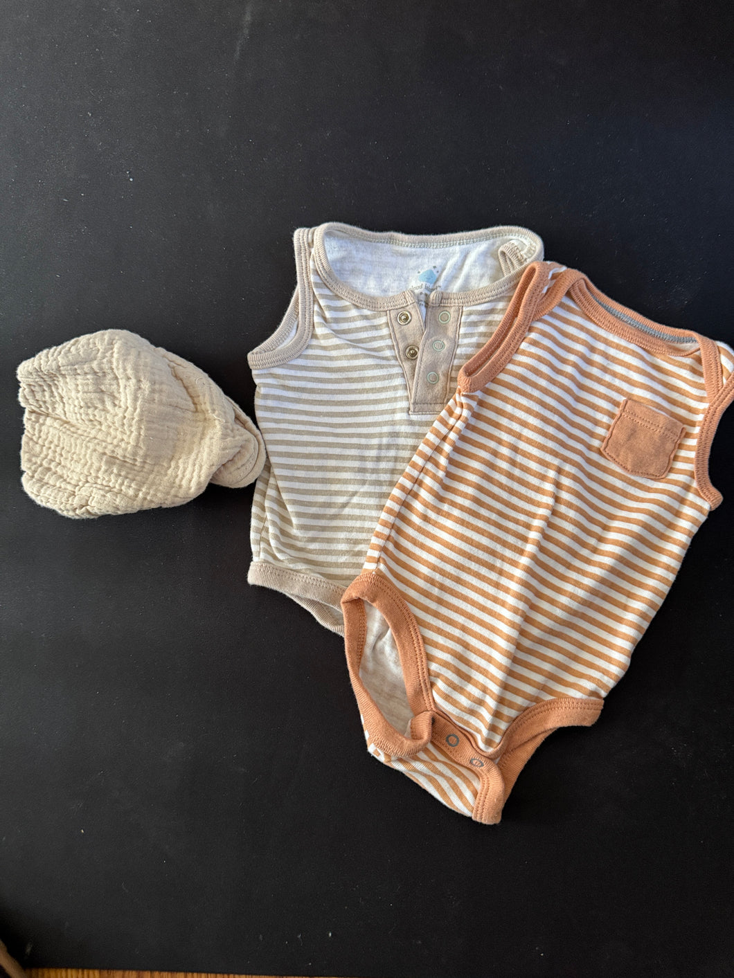Cloud Island Body Suits 3 Sleeveless w/ Hat - size 0-3 Months