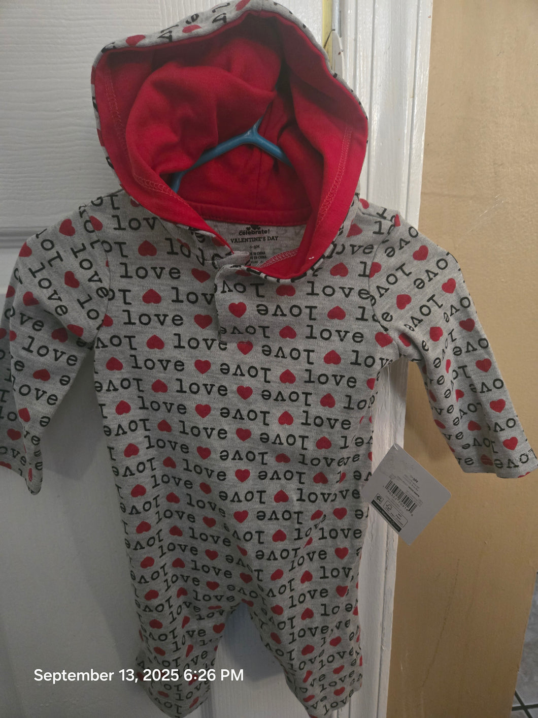 Love Hearts Hooded NWT Outfit Unisex Boys Girls - size 0-3 Months