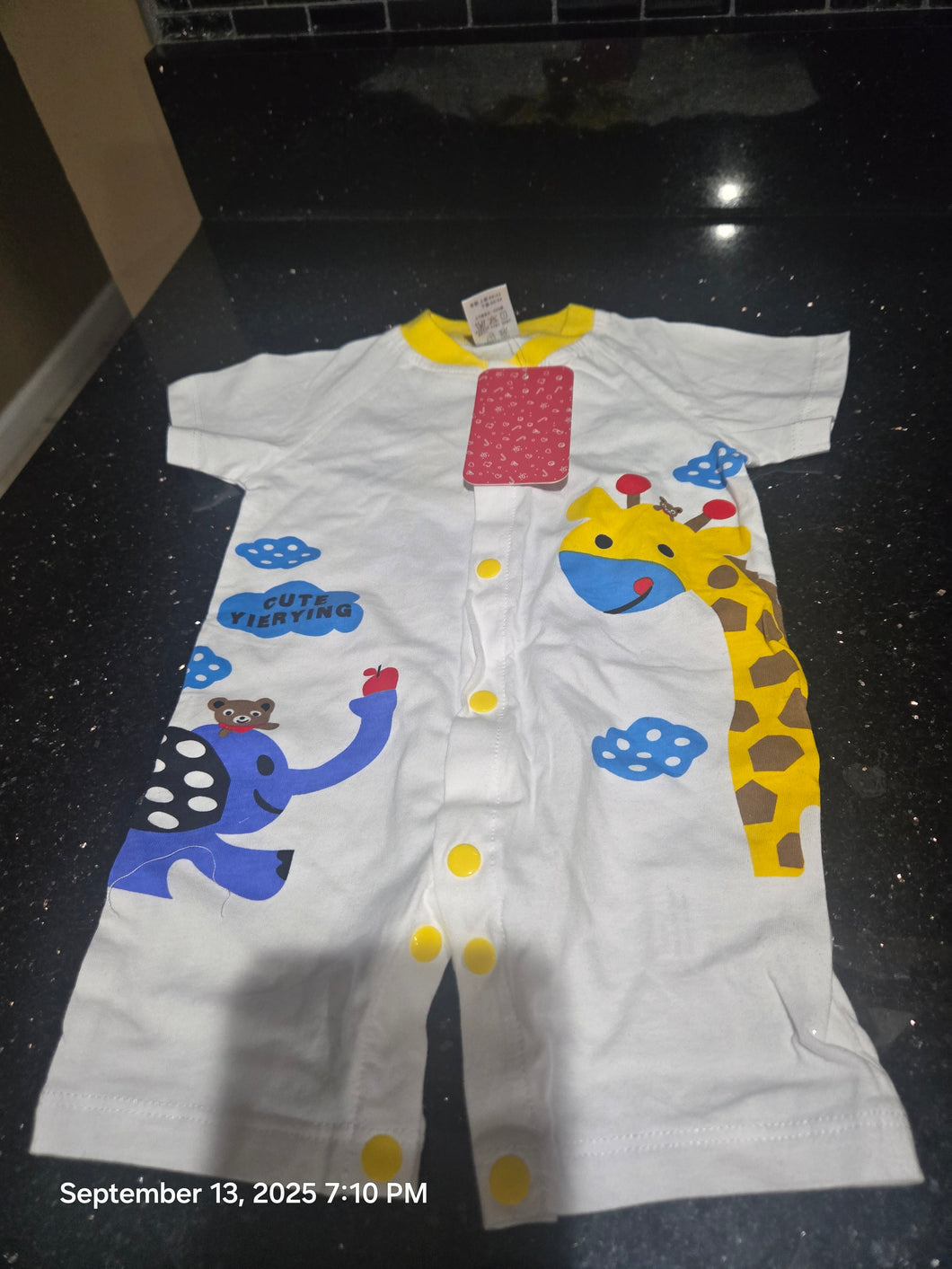 NWT Shorts Giraffe Romper Unisex Outfit - size 0-3 Months