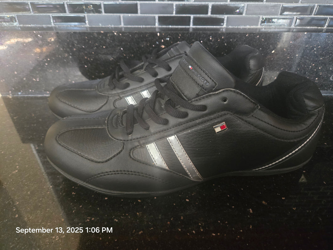 Tommy Hilfiger Black Sne Only Worn 1-2 Times - size Shoes-Women 10