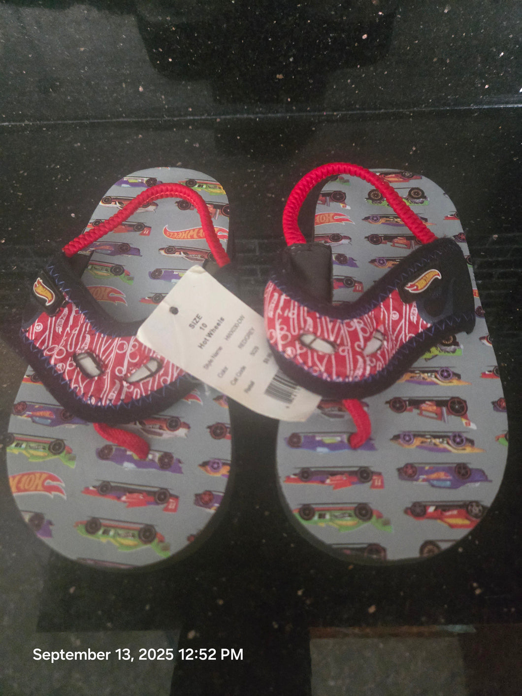 Hot Wheels NWT Lightup New Flip Flop Shoes - size shoes-youth   10