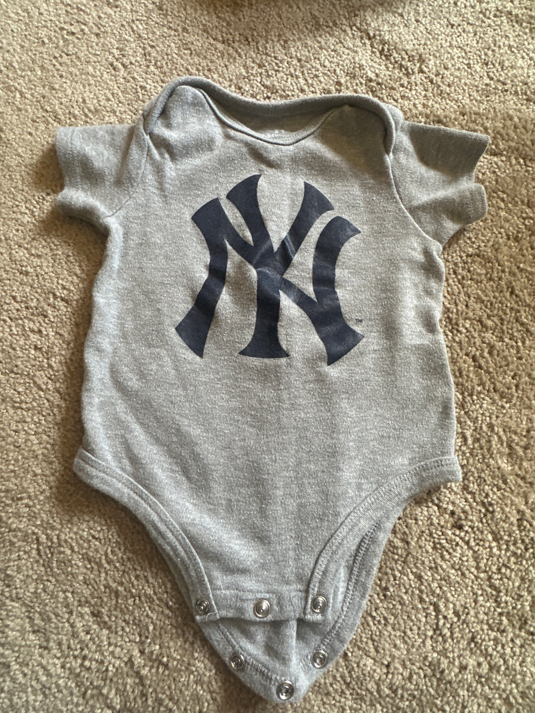 NY Yankees Onesie Grey & Blue - size 6-9 Months