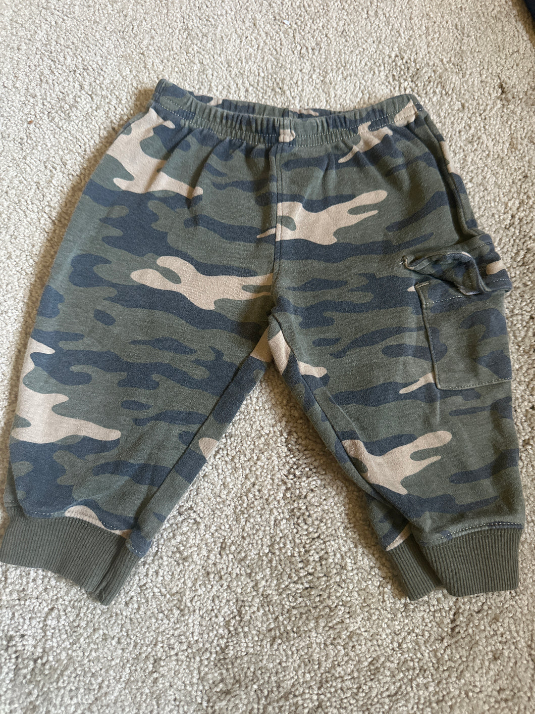 Camouflage sweatpants - size 9 Months