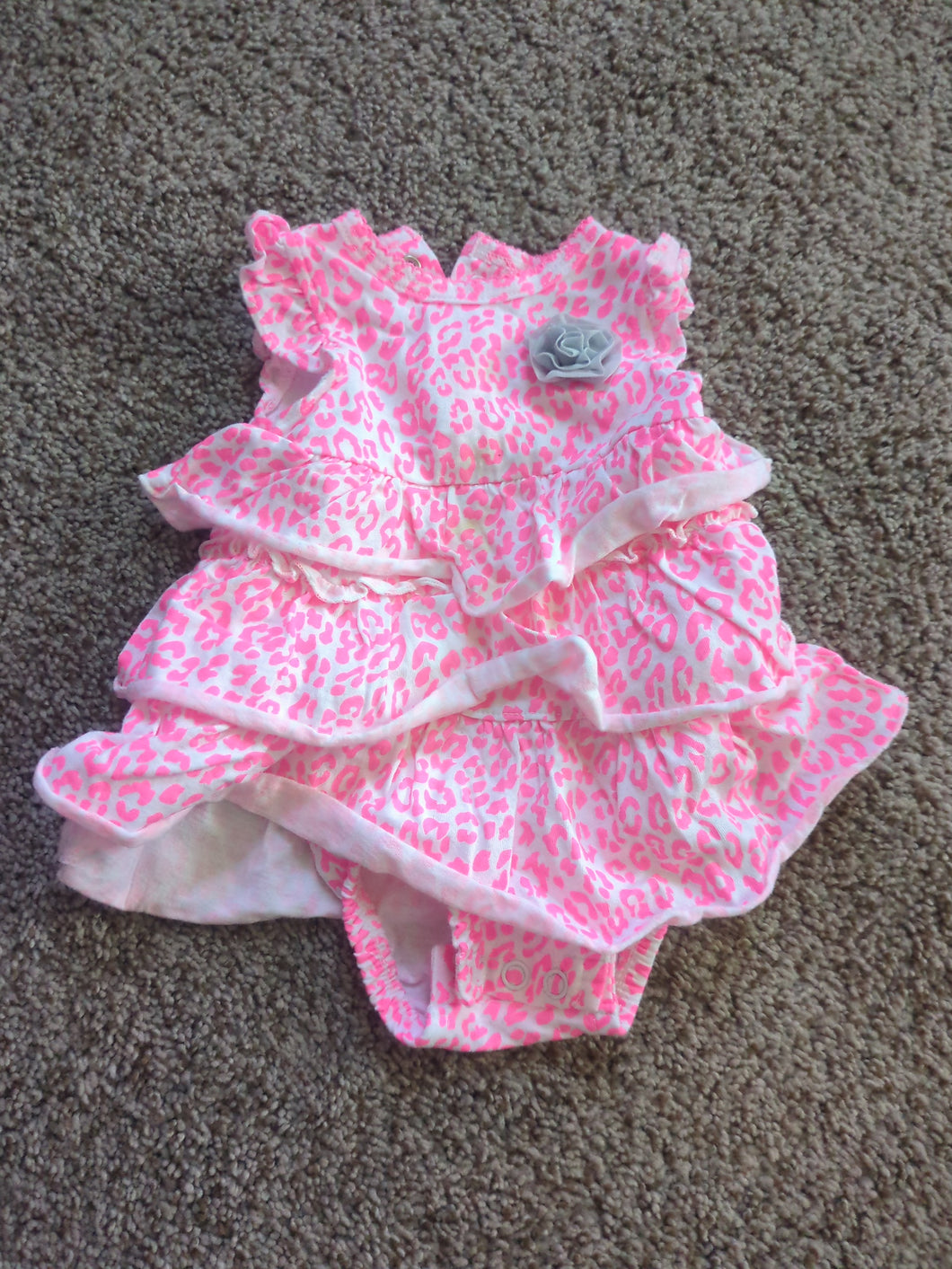 Pink dress onesie - size Newborn